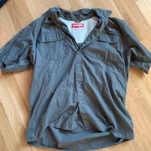 Wrangler light weight button down shirt size large